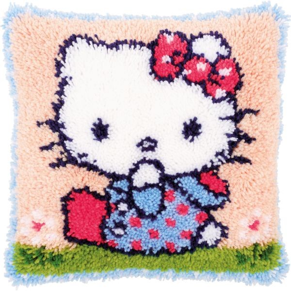 Coussin Hello Kitty sur 'l herbe