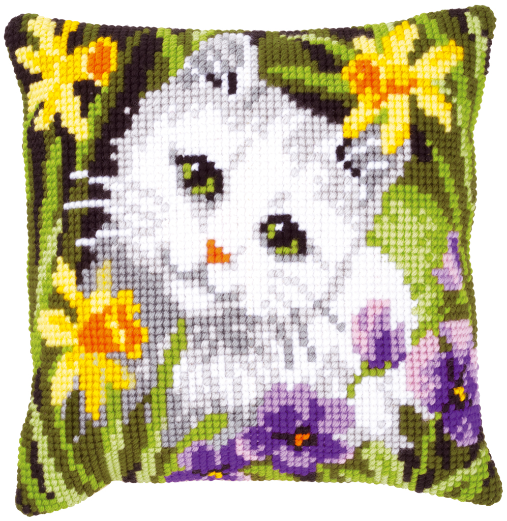 Coussin Chat Blanc sur narcisses