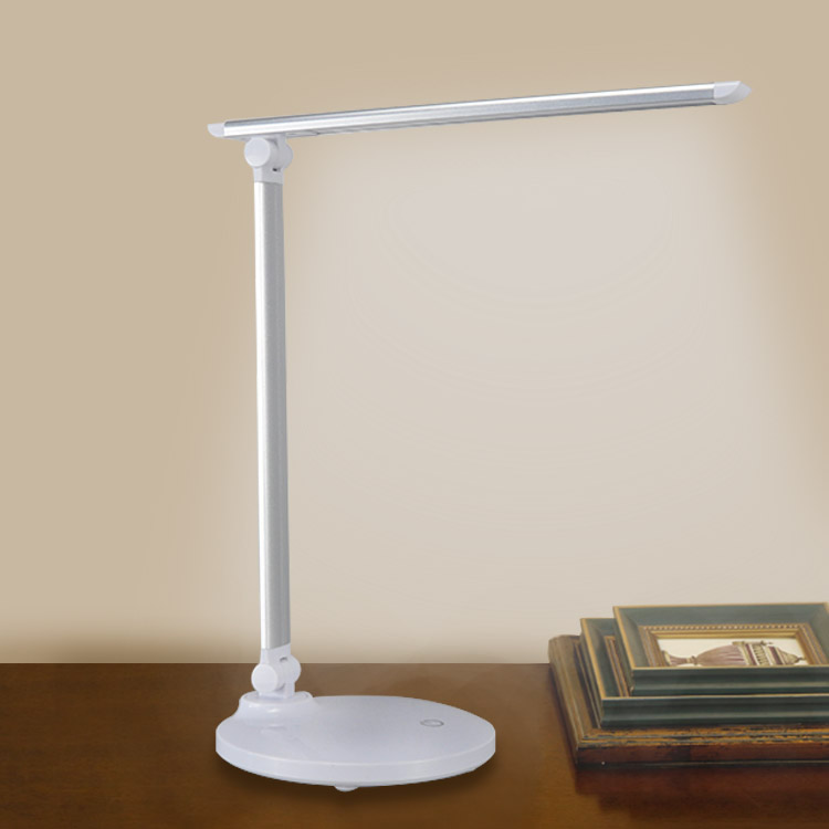 Lampe de table à LED d'argent