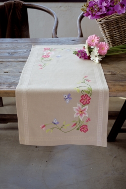 Chemin de table Fleurs Roses avec Papillon