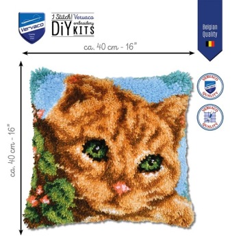 Knoopkussen Kat in Boom